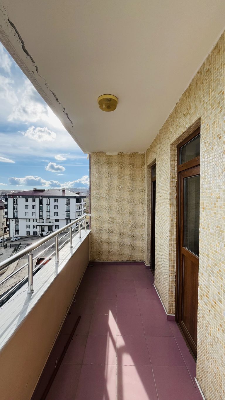 DORA - ŞİNGAH MAHALLESİNDE GENİŞ VE FERAH 3+1 ARA KAT, 3 CEPHELİ FIRSAT DAİRE