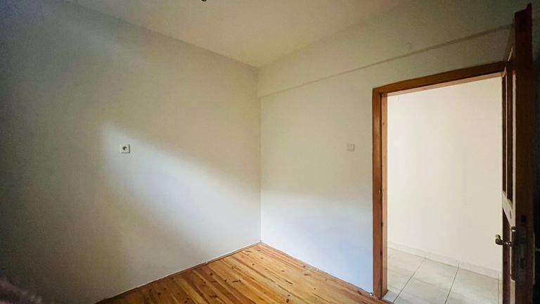 DORA - ŞEHİR MERKEZİNDE İŞLEK CADDE ÜZERİNDE SATILIK DAİRE