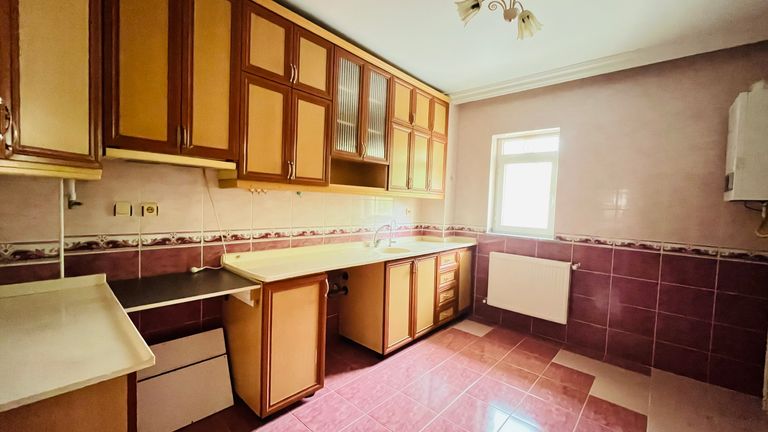 ESENTEPE MAHALLESİNDE GENİŞ FERAH 3+1 KİRALIK DAİRE
