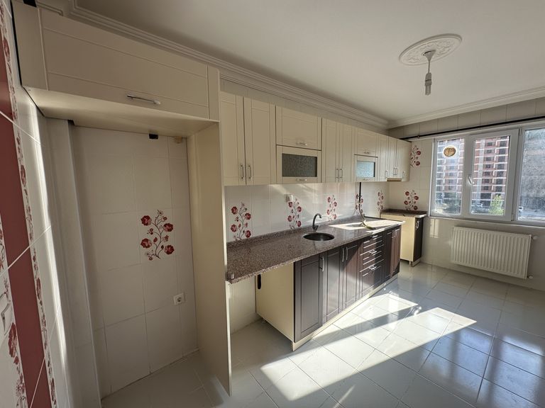DORA'DAN MEYDAN APARTMANI'NDA GENİŞ FERAH KİRALIK 3+1 DAİRE