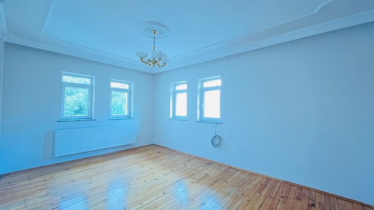 ESENTEPE MAHALLESİNDE GENİŞ FERAH 3+1 KİRALIK DAİRE