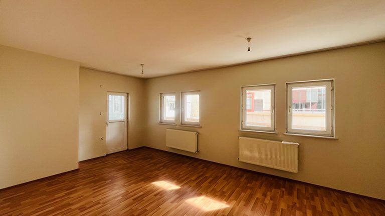 3+1 GENİŞ, EĞİTİM KURUMLARINA YAKIN DAİRE !