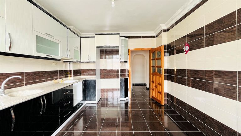 DORA - ÇAYKARA YOLUNDA 3+1, 160 M², GENİŞ VE FERAH SATILIK DAİRE