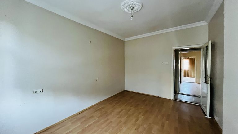 SAAT KULESİNE 1 DAKİKA MESAFEDE 2+1 KİRALIK DAİRE