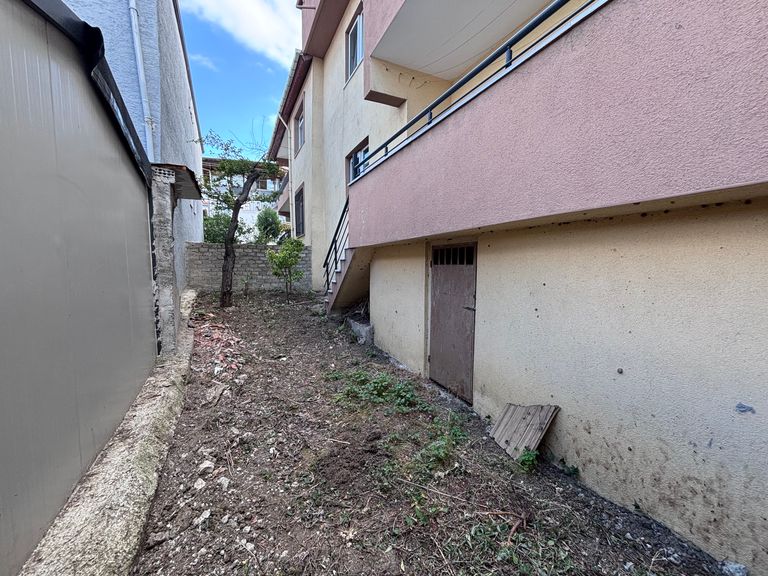 BAĞLARBAŞI MAHALLESİ’NDE KİRALIK BAHÇELİ 2+1 DAİRE