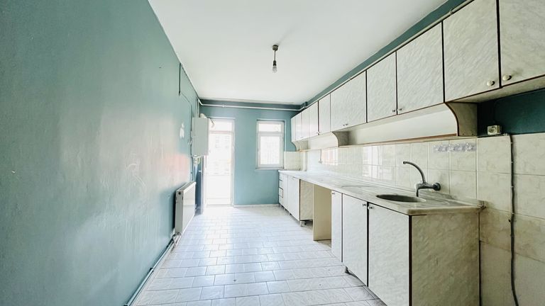 DORA - DİŞ HASTANESİ KARŞISI 3+1 KİRALIK DAİRE