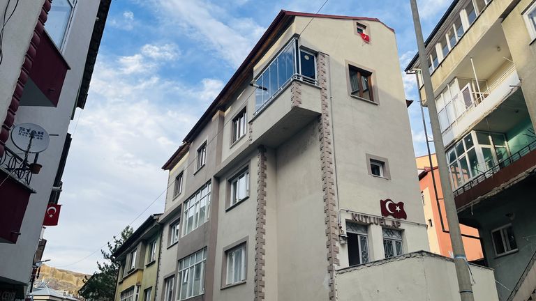 MERKEZİ LOKASYONDA GENİŞ VE KULLANIŞLI 3+1 DAİRE