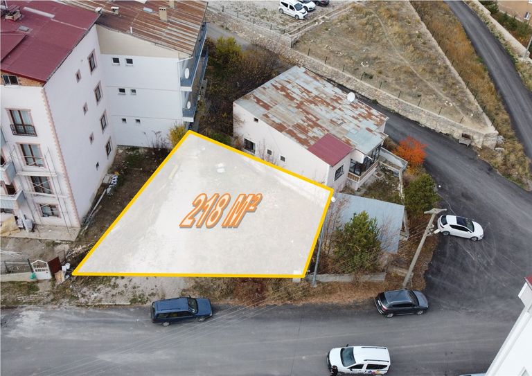 TERCİH EDİLEN MAHALLEDE 218M² DÜZ ZEMİNLİ ARSA