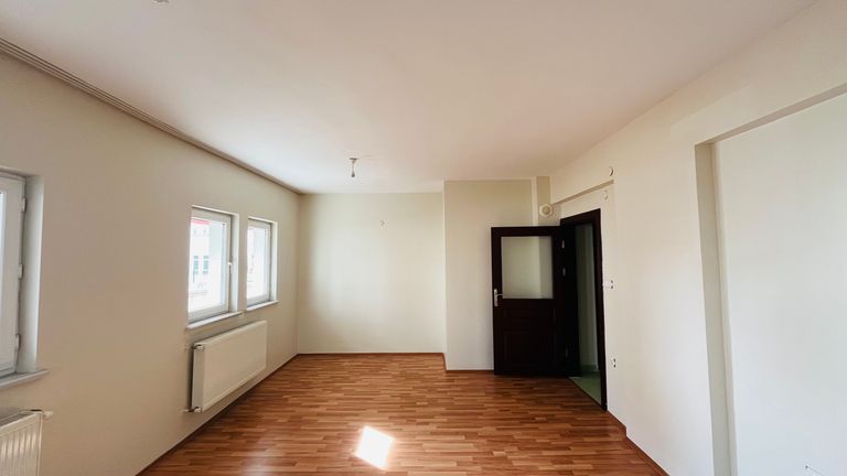 3+1 GENİŞ, EĞİTİM KURUMLARINA YAKIN DAİRE !