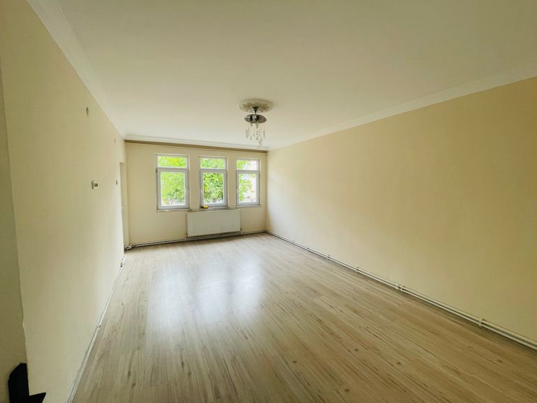 OKULLARA YAKIN MERKEZİ KONUMDA 2+1 KİRALIK DAİRE