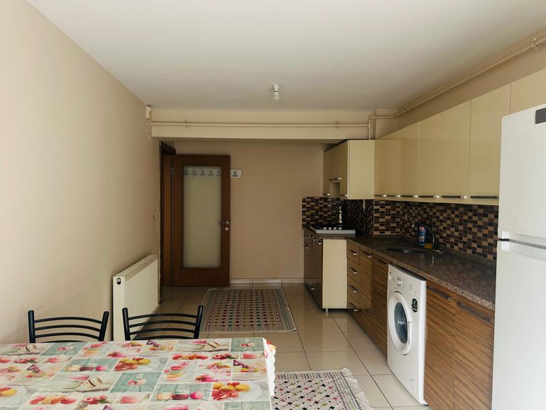 DORA'DAN HACISİYAM MAHALLESİ'NDE CADDE ÜZERİ 3+1 EŞYALI KİRALIK DAİRE!