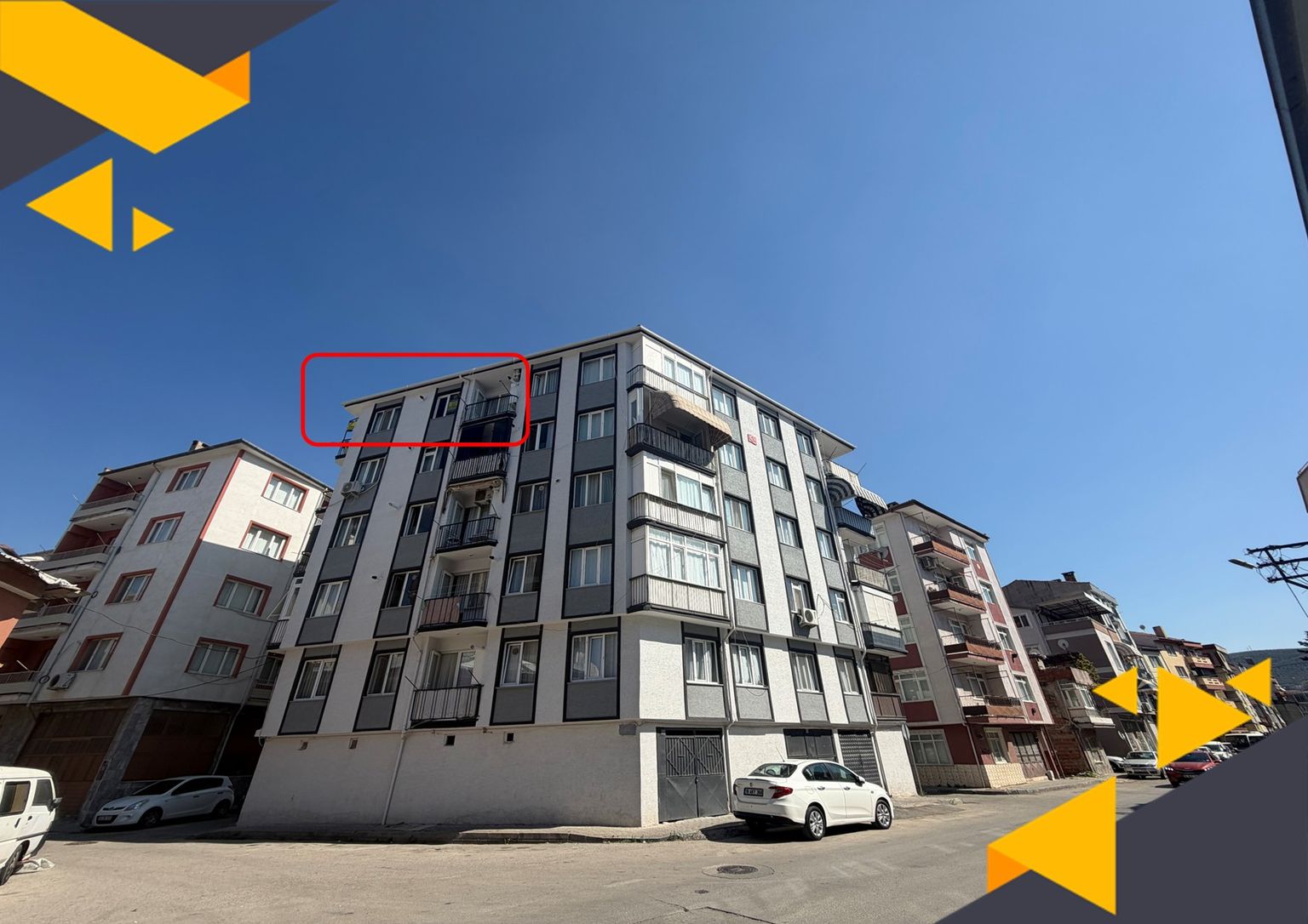 AHMET SÜREN MEYDANINDA MERKEZİ 2+0 2 BALKONLU DAİRE
