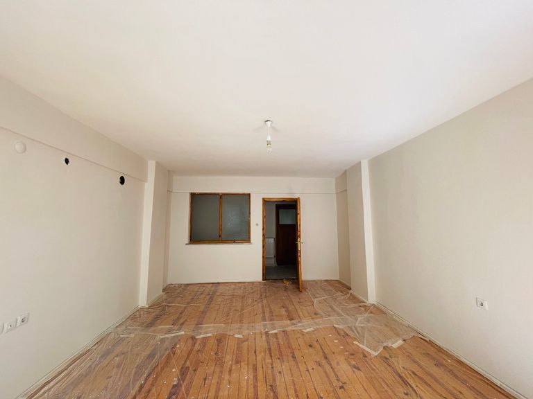 DORADAN MERKEZİ KONUMDA LİSELERE YAKIN 3+1 KİRALIK DAİRE