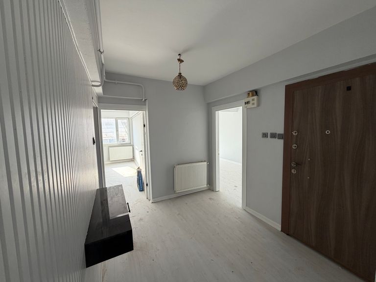 YENİLENMİŞ, TERTEMİZ VE TAŞINMAYA HAZIR 2+1 KİRALIK DAİRE