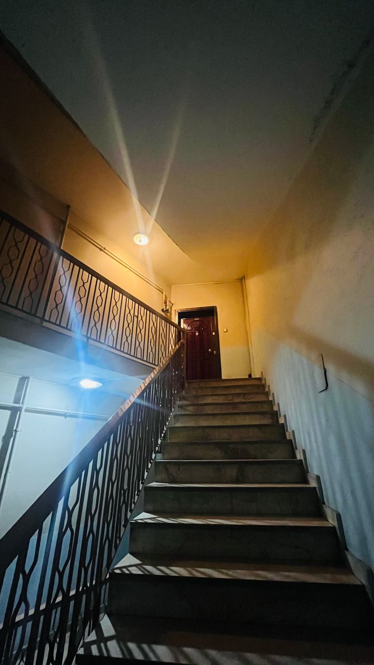 DORA - ŞEHİR MERKEZİNDE İŞLEK CADDE ÜZERİNDE SATILIK DAİRE