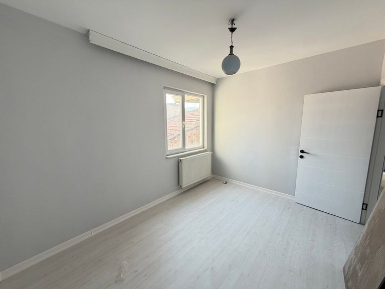 YENİLENMİŞ, TERTEMİZ VE TAŞINMAYA HAZIR 2+1 KİRALIK DAİRE
