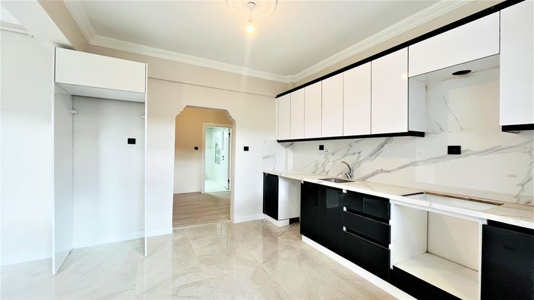 MERKEZDE YENİLENMİŞ ARA KAT, GÜNEY CEPHE, 3+1 SATILIK DAİRE