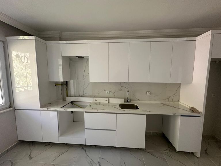 DORA'DAN ESKİBAĞLAR'DA ENER SİTESİ'NDE SIFIR GENİŞ FERAH KİRALIK 3+1 DAİRE