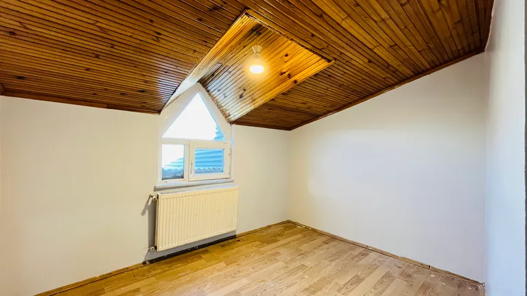 ŞEHRİN KALBİNDE TERAS KAT 2+1 KİRALIK DAİRE