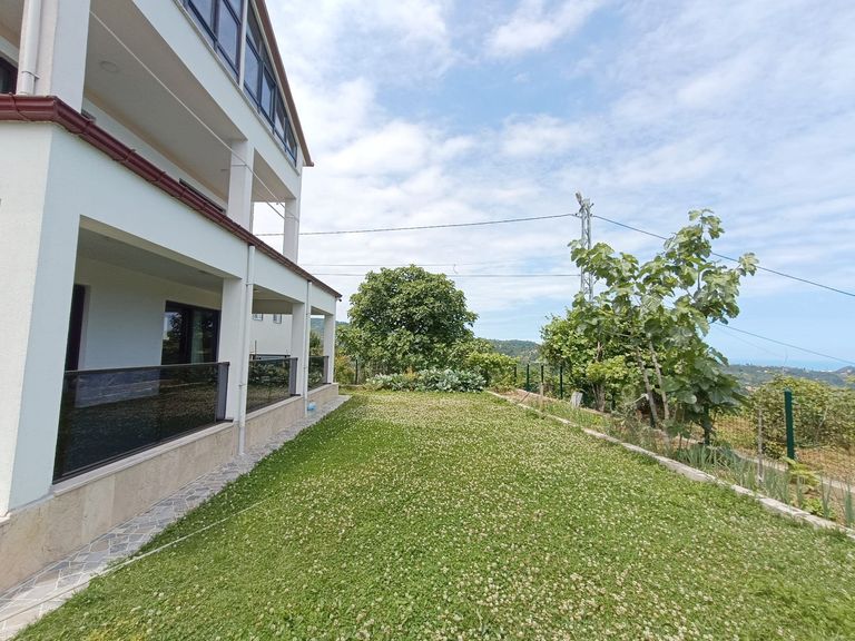 DORA GÜVENCESİYLE ÇAVUŞOĞLU MAHALLESİ’NDE SATILIK 4+2 VİLLA VE ARAZİ