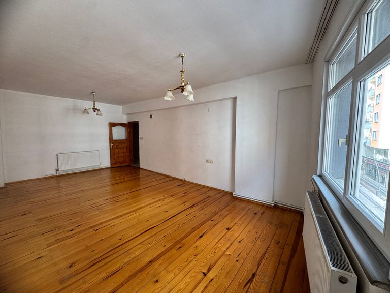 CUMHURİYET CADDESİ’NDE MERKEZİ KONUMDA 3+1 KİRALIK DAİRE