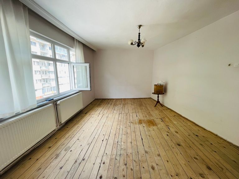 DORA'DAN ÇARŞININ GÖBEĞİNDE SATILIK 2+1 DAİRE