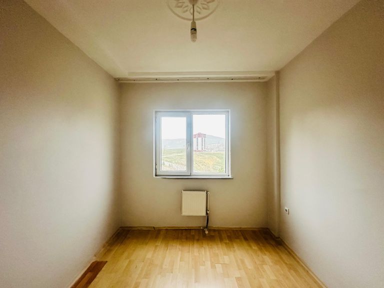 ÖĞRETMEN TOKİLER'DE KİRALIK 3+1 DAİRE
