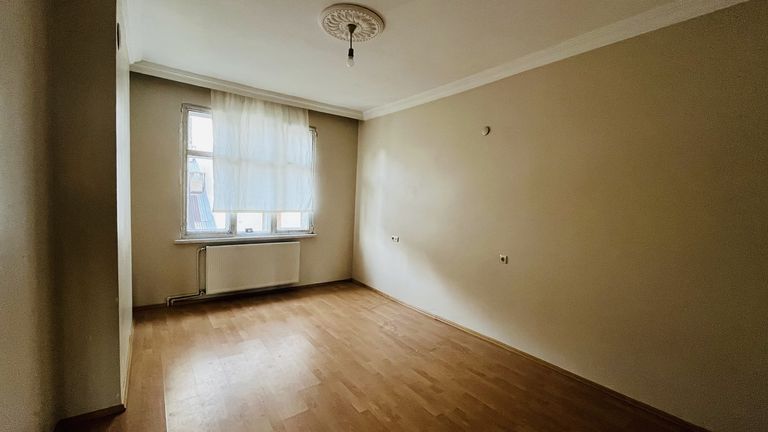 SAAT KULESİNE 1 DAKİKA MESAFEDE 2+1 KİRALIK DAİRE