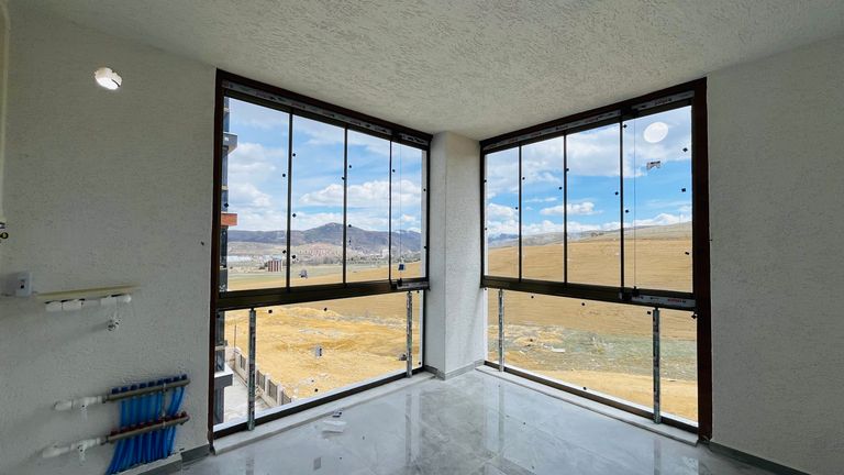 AYRICALIKLI YAŞAMIN YENİ ADRESİ, 3+1 LÜKS DAİRE