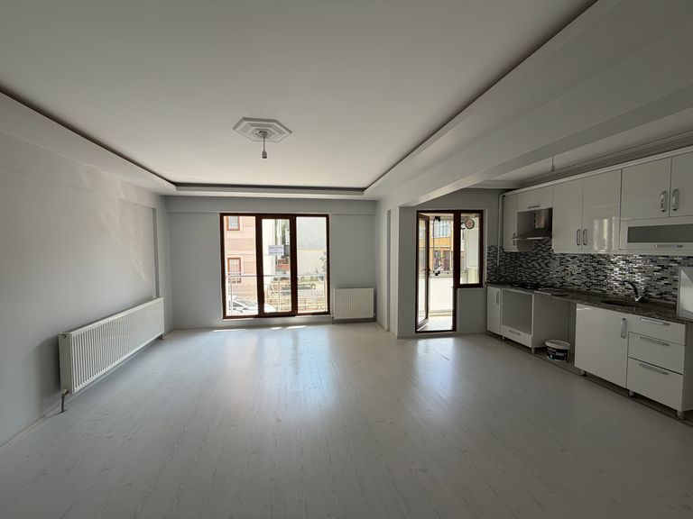 MASRAFSIZ,2 BALKONLU,EBEVEYN BANYOLU YÜKSEK GİRİŞ DAİRE