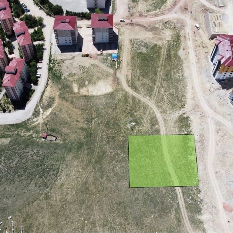 ÇOKLU KONUT YAPIMINA UYGUN, 2.655 M² SATILIK KÖŞE PARSEL ARSA