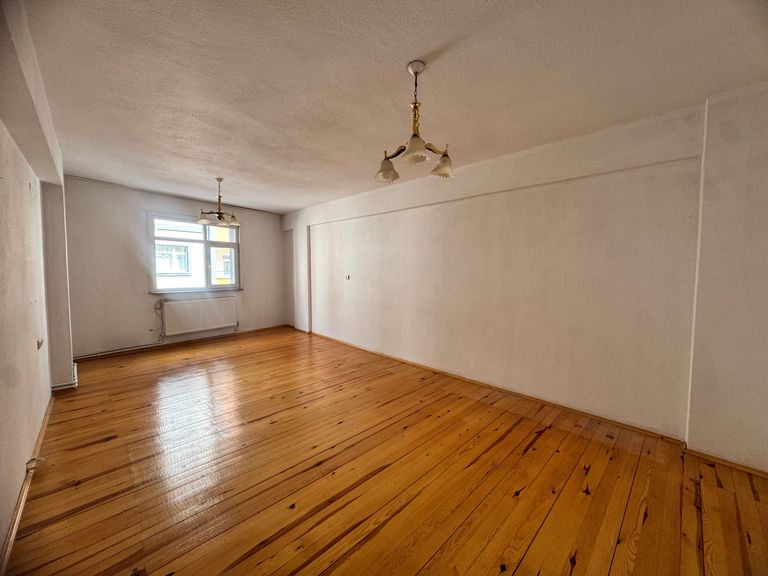 CUMHURİYET CADDESİ’NDE MERKEZİ KONUMDA 3+1 KİRALIK DAİRE