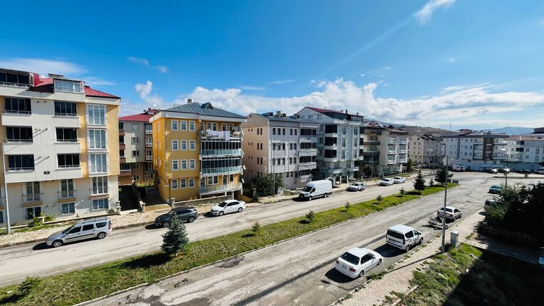 ŞİNGAH MAHALLESİNDE,TRABZON YOLU CEPHELİ 3+1 KİRALIK DAİRE