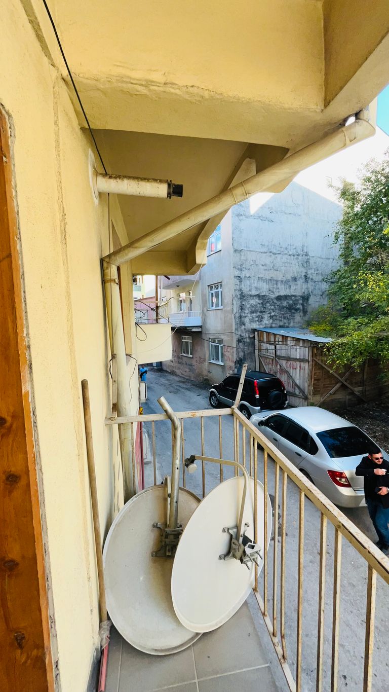 BAYBURT MERKEZ’DE, YURTİÇİ KARGO ARKASINDA 1+1 KİRALIK DAİRE!
