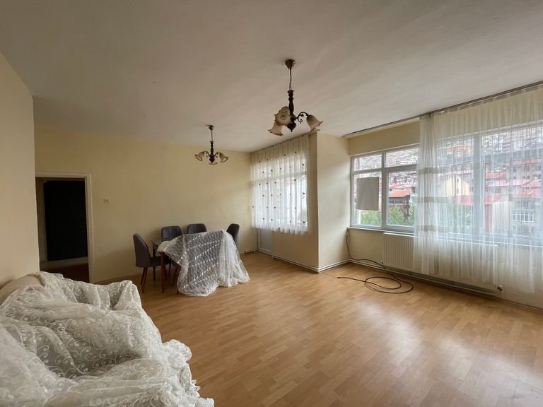 DORADAN ANA CADDE ÜZERİ 3+1 EŞYALI KİRALIK DAİRE