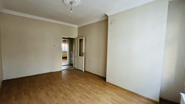 SAAT KULESİNE 1 DAKİKA MESAFEDE 2+1 KİRALIK DAİRE