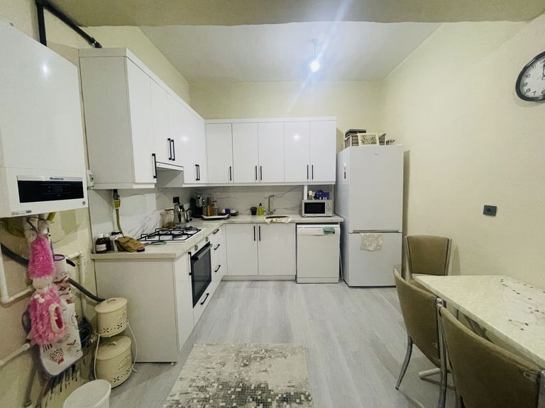 DORA'DAN ÇARŞININ İÇİNDE RAHAT OTURUMA SAHİP SATILIK 2+1 DAİRE