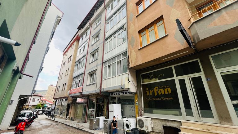 ŞEHRİN KALBİNDE! SAAT KULESİNE 1 DAKİKALIK YÜRÜME MESAFESİNDE ŞİRİN VE KULLANIŞLI 1+1 KİRALIK DAİRE