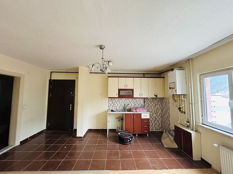 YENİ MAHALLEDE OKULLARIN HEMEN ÜSTÜNDE 2+1 KİRALIK DAİRE