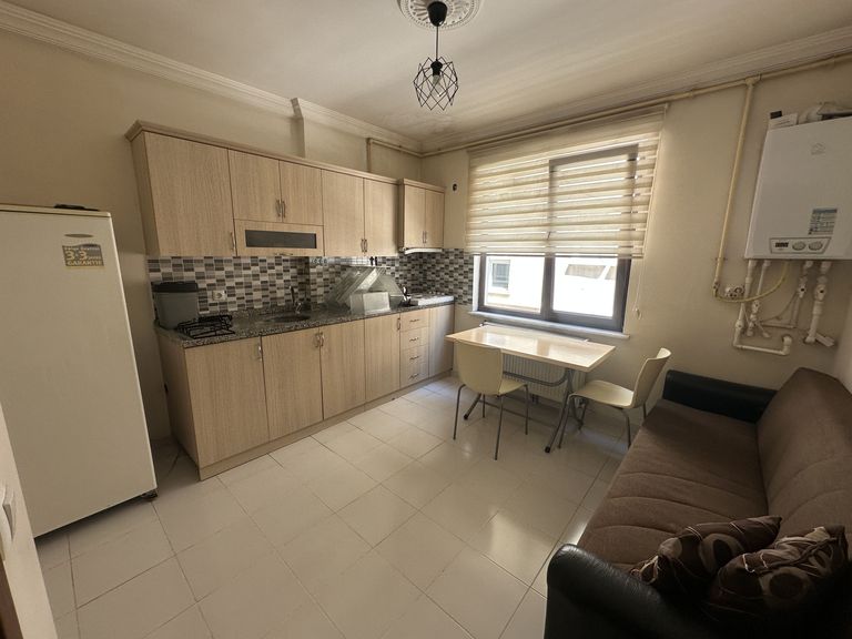 DORA’DAN GÜMÜŞHANE ÇARŞI MERKEZDE TAŞINMAYA HAZIR EŞYALI 1+1 KİRALIK DAİRE