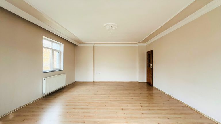 DORA - ÇAYKARA YOLUNDA 3+1, 160 M², GENİŞ VE FERAH SATILIK DAİRE