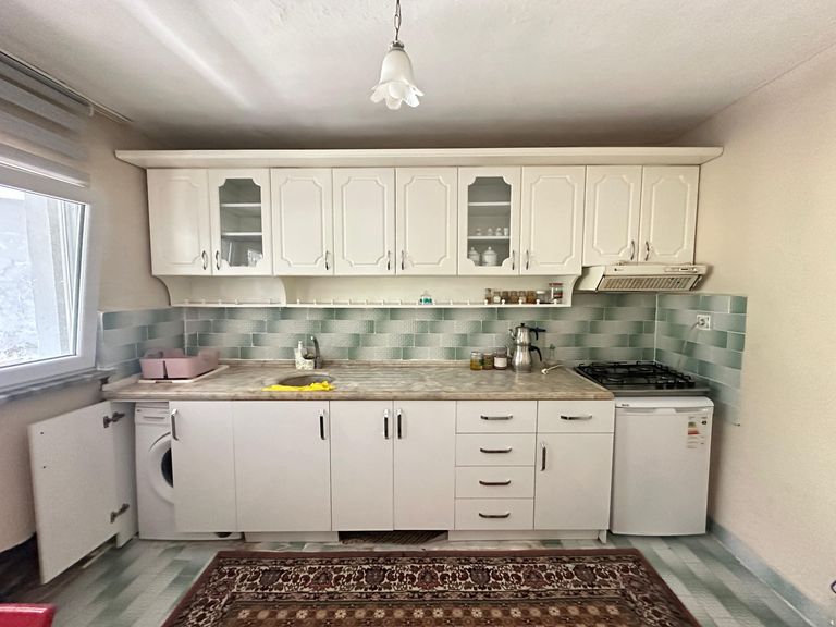 DORA'DAN EŞSİZ DOĞA VE ŞEHİR MANZARALI 2+1 EŞYALI KİRALIK DAİRE