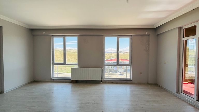 DORA - TRABZON YOLU ÜZERİ BAHÇEŞEHİR EVLER 3+1 FERAH DAİRE