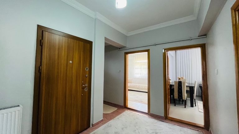 KAPALI BALKON VE KOLAY ULAŞIM AVANTAJIYLA 2+1 SATILIK DAİRE