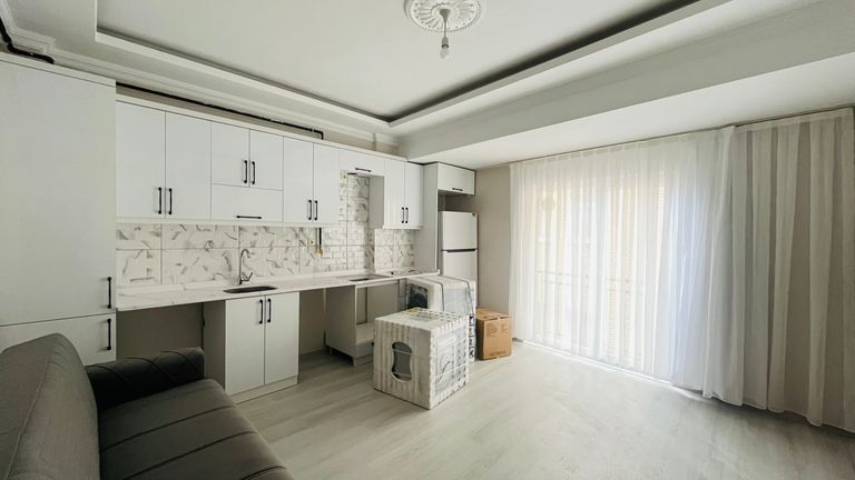 KADIZADE MAHALLESİNDE MERKEZİ KONUMDA SIFIR 1+1 KİRALIK DAİRE