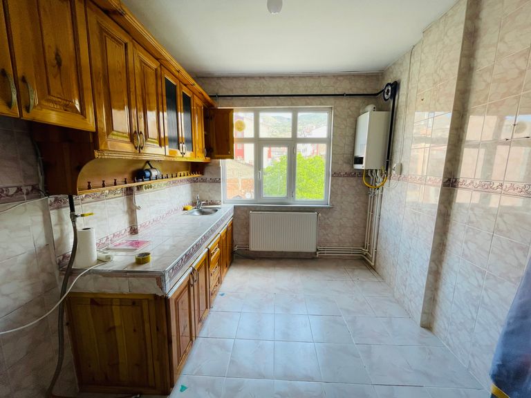 DORA'DAN ÇARŞININ GÖBEĞİNDE SATILIK 2+1 DAİRE