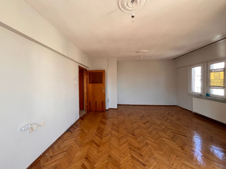 ÇİFTLİKKÖY’DE DENİZ MANZARALI, FERAH 2+1 KİRALIK DAİRE