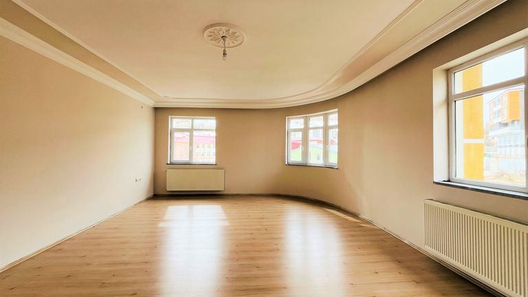 DORA - ÇAYKARA YOLUNDA 3+1, 160 M², GENİŞ VE FERAH SATILIK DAİRE