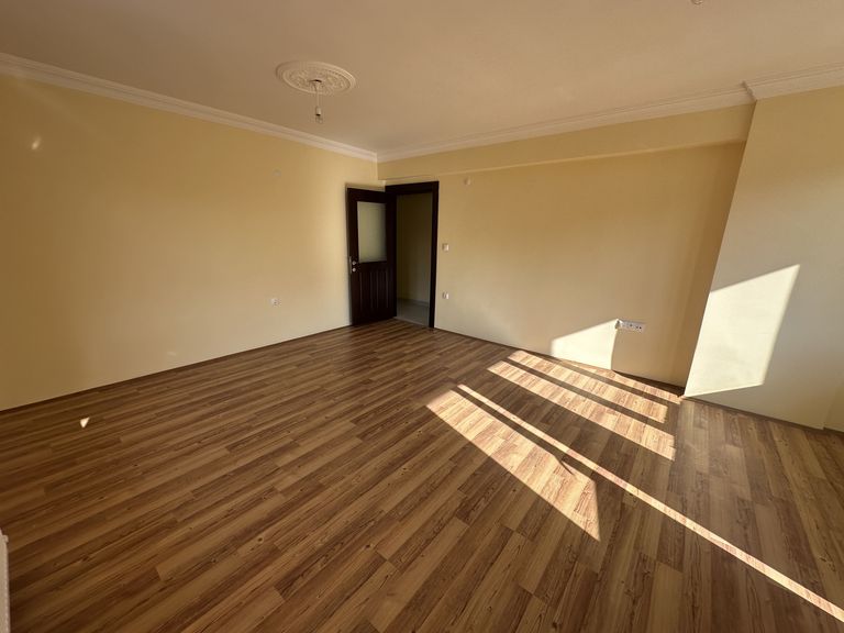 DORA'DAN MEYDAN APARTMANI'NDA GENİŞ FERAH KİRALIK 3+1 DAİRE