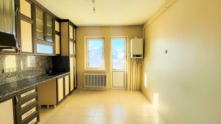 MERKEZİ KONUMDA GENİŞ VE KULLANIŞLI ÖNÜ AÇIK 3+1 SATILIK DAİRE